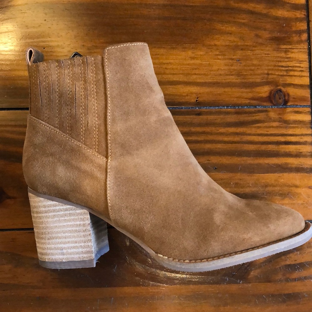 Blondo Noa Waterproof Booties Camel Suede - Picture 4 of 8